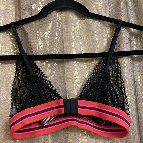 Victoria’s Secret black lace Very Sexy bralette, size S - Picture 4 of 5